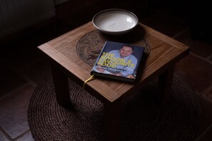 Unclassified image, 4 of 33, button