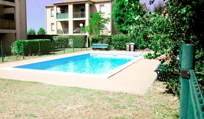 SWIMMING POOL, GARDEN, PARKING, 3 bed, 700m quoted, PC / WIFI, AIR CONDITIONING