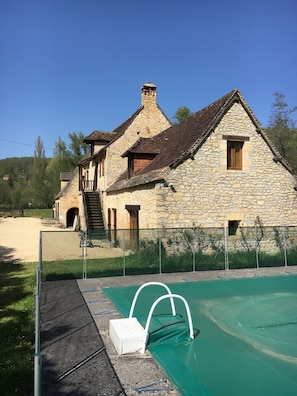 piscine privée et sécurisée 10mx5m