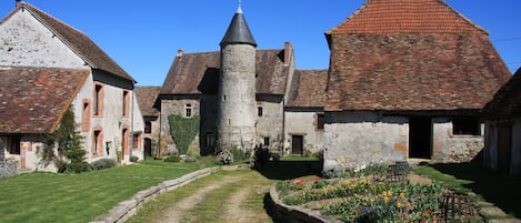 Chateau Mareuil!