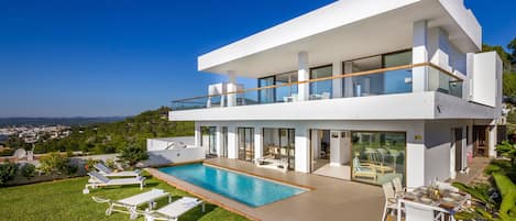 Modernist design with spacious terraces offering unparalleled views