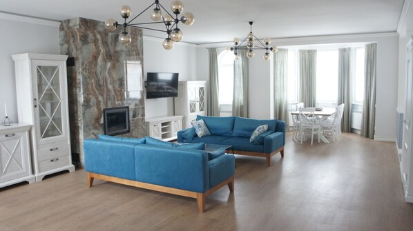 Sitting room

