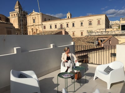 SUITE / APPARTMENT MELANIA | ROOF-TOP TERRACE IN THE HEART OF HISTORIC NOTO