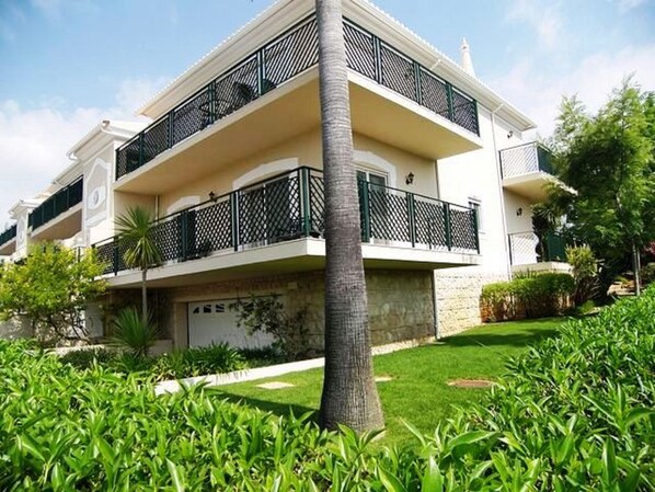 On the first Tee of boavista golf course, exquisite 2 bedroom apartment 