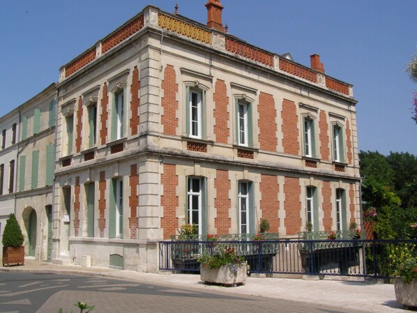 33 Rue Charles de Gaulle