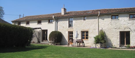 Le Noisetier self catering holiday cottage at Les Hiboux gites