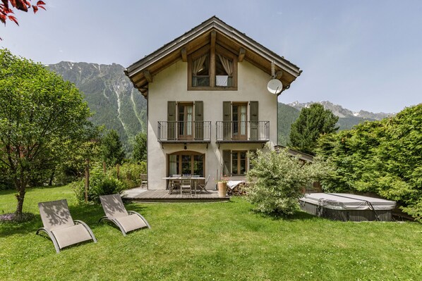 Mountain Chalet, Chalet with views, Chalet with Hottub