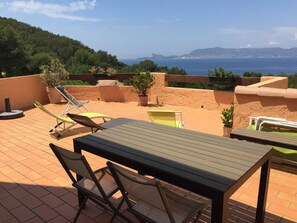 Vue de la terrasse depuis le salon