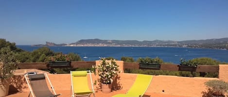 Terrasse (vue vers la Ciotat)