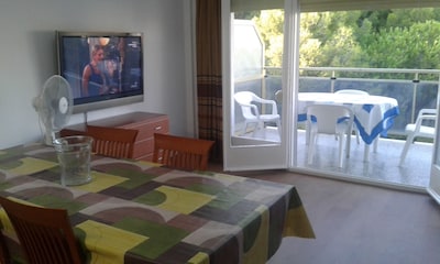 100m2, 3 min from the beach, very good views. Ideal for families