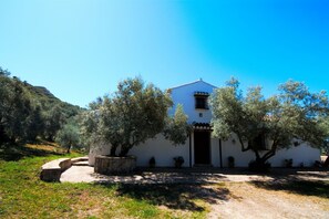 Fachada casa rural