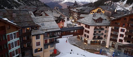 Balcony view: the village, Mont Blanc & La Rosiere + outdoor pool & jacuzzi