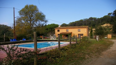 Espai Rural La Fàbrega, swimming pool, free wifi, barbecue, ideal families.