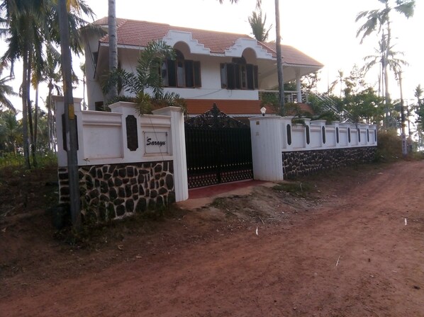 Sarayu front view