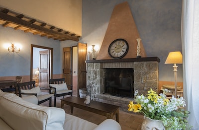 Casa Cristoforo, four rooms plus, with fireplace and terrace on the olive grove