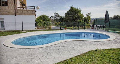 Apartamento en Mogro con jardín y piscina exclusiva. Playa.