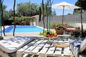 Shade under the pergola and salt water sistem pool