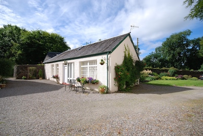  Beautiful 2 Person Cottage in Lovely Secluded Gardens