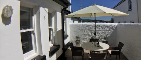 Lovely sunny yard with side access leading to the Quay front 