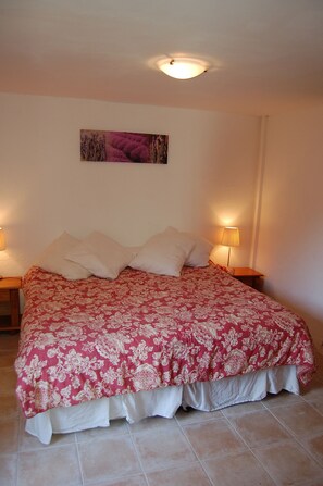 The downstairs bedroom can be set up as a large double to 2 single beds