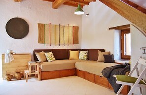 Living/ Beds for 3rd & 4th Guests