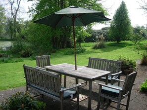 Patio area (includes a new BBQ)