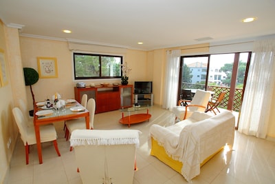 A Superb 2 Bedroom Holiday Apartment Excellent Location, Falesia Beach