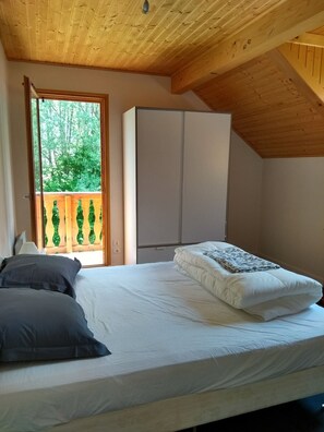 Lovely first floor double bedroom with balcony and ensuite