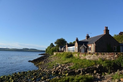 Luxuriöses Cottage mit Meerblick und direktem Zugang zum Strand auf 2 Hektar