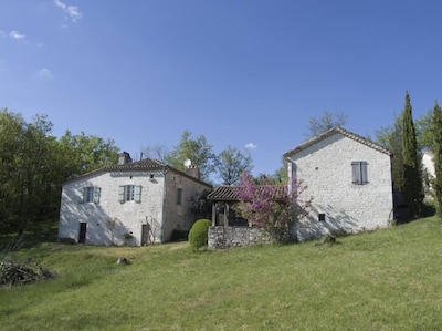 The cottage of Pech Lagarde is located in the middle of the famous Quercy Blanc,