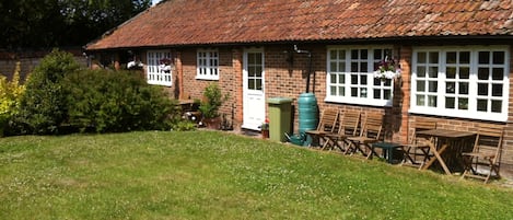 Little Court Cottages - exterior