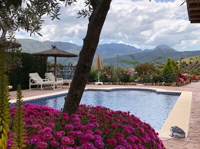 Villa escondida en un hermoso valle en las montañas cerca de Ronda  