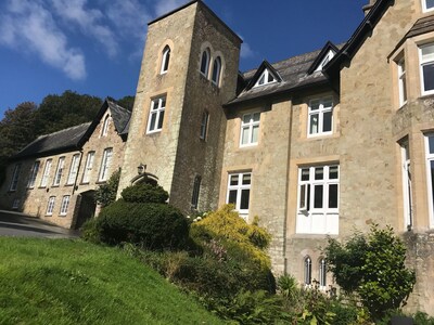 Contemporary Coach House Apartment near Dartmouth