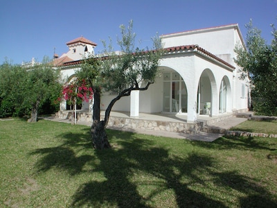 Haus mit großer umzäunter Garten, 250m vom Sandstrand