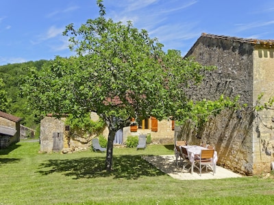Nice, renovated house in the Dordogne, near Lalinde, Couze and Beaumont.