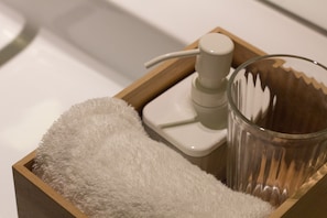 Bathroom amenities