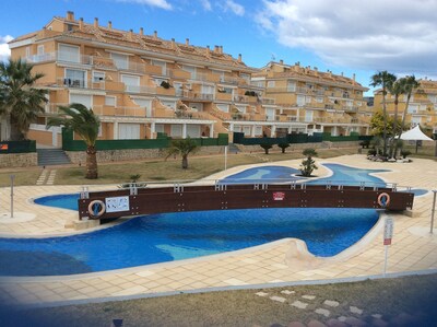 Impresionante casa de pueblo, piscina grande y a pocos minutos a pie de la playa del Arenal