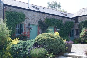 Lavender Cottage - Part of Badgers Sett Holiday Cottage Complex