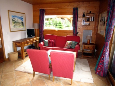 MontrocB - 3 bedroom apartment, calm setting with spectacular Mont Blanc views