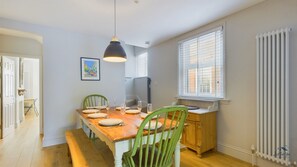 Blackberry Cottage Open-plan Dining Area