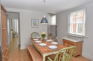  Blackberry Cottage Open-plan Dining Area. 