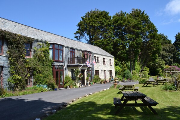 Trimstone Manor