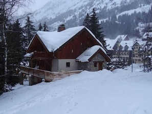 Chalet from the Clos Du Pres piste