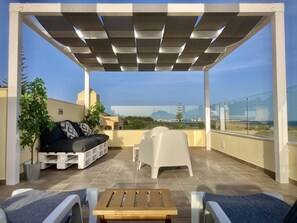 Rooftop 2nd floor (new! 2023 update) - Lovely sea, countryside & golf views