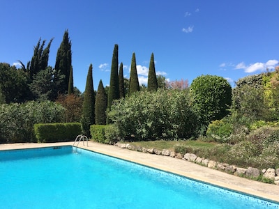 Villa with magnificent pool and tennis on the Cote d'Azur between Nice and Cannes
