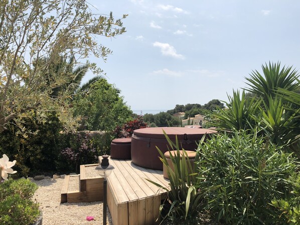 Jacuzzi mit Meeresblick