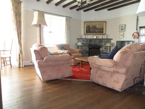 Drawing room in Murmur-y-Don