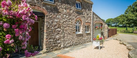 Winterton Cottage - Front of property