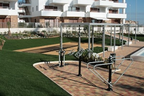 Fitness and pétanque court area 