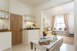 Kitchen/lounge